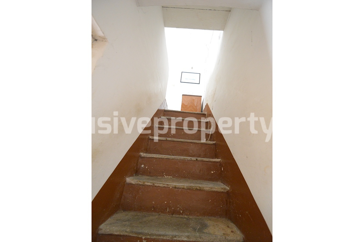 Habitable house with cellar a few km from the sea for sale in Abruzzo 11