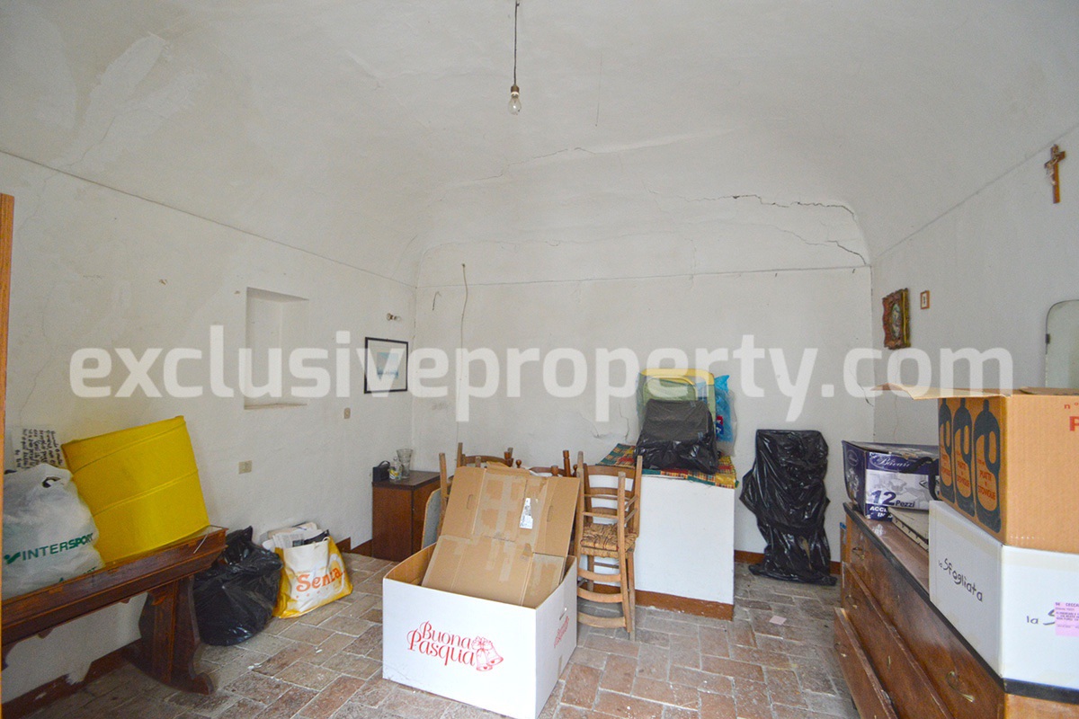 Habitable house with cellar a few km from the sea for sale in Abruzzo 15