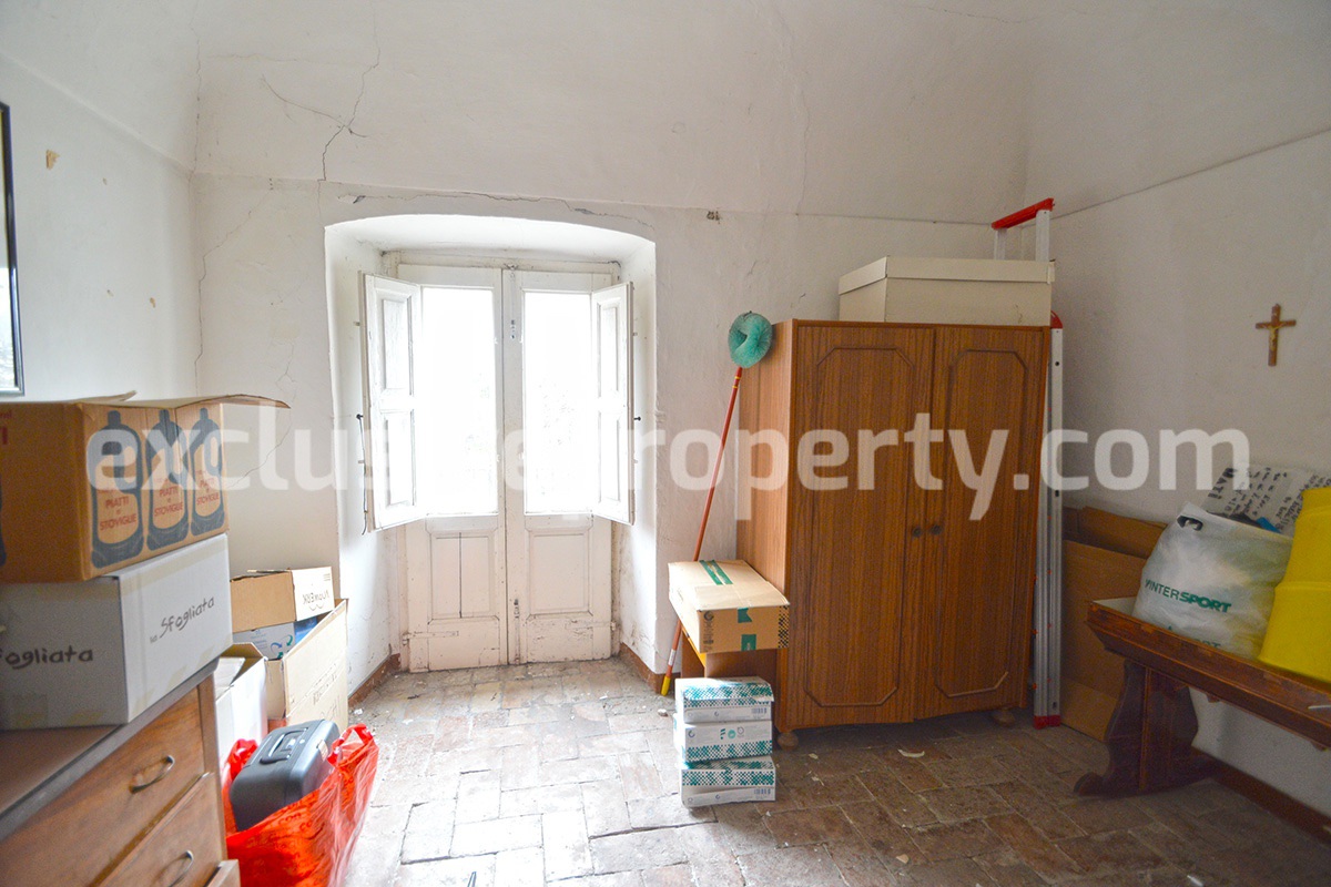 Habitable house with cellar a few km from the sea for sale in Abruzzo 14