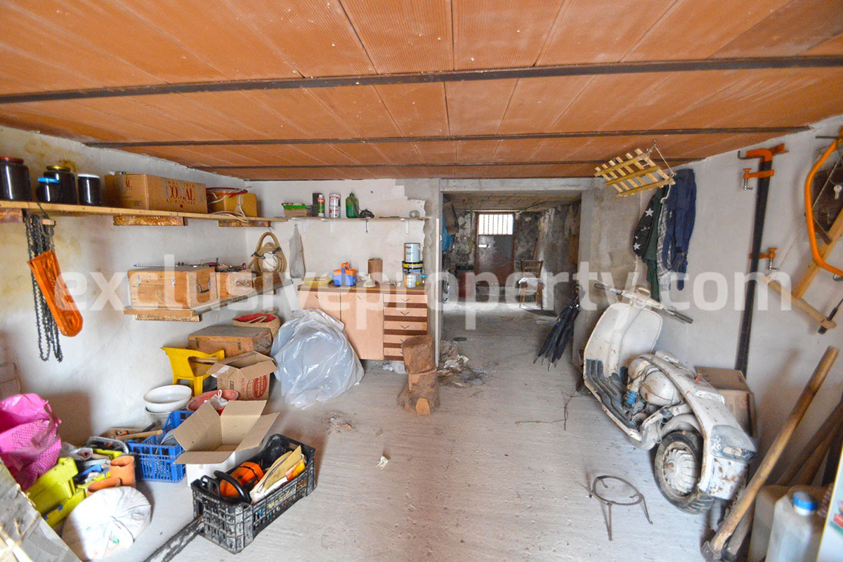 Habitable house with cellar a few km from the sea for sale in Abruzzo 18