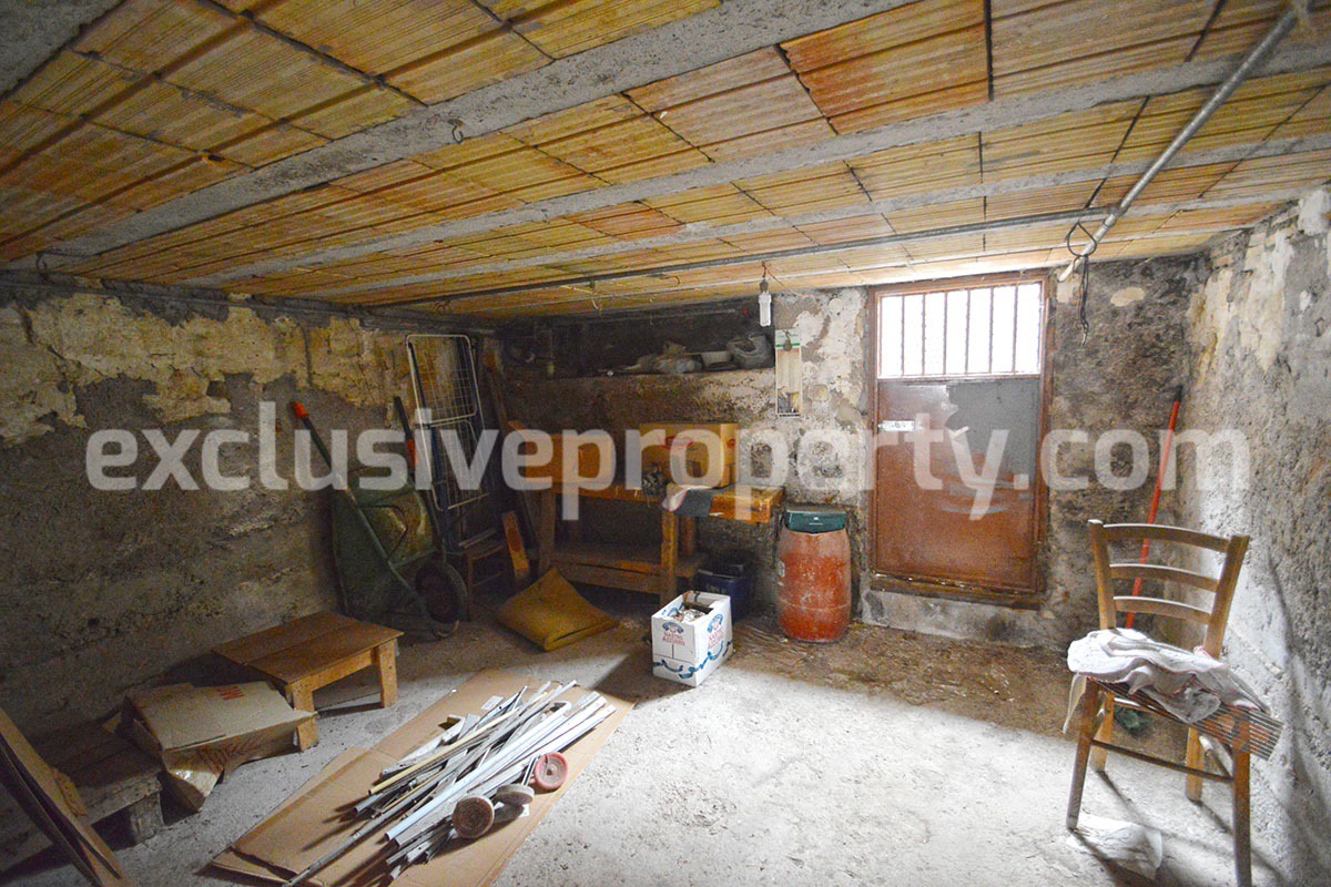 Habitable house with cellar a few km from the sea for sale in Abruzzo 19