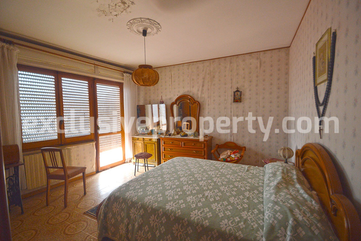 Property with garage and garden for sale a few km from the sea in Abruzzo