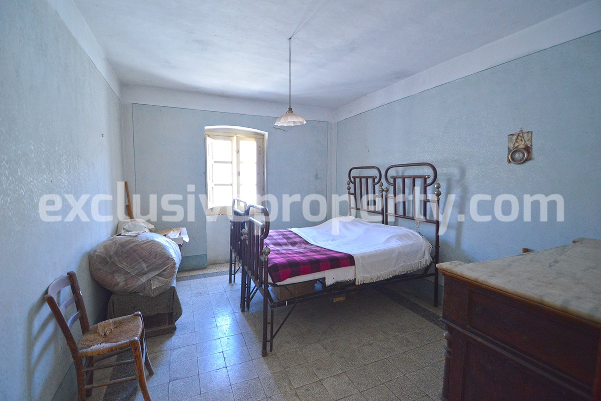 Traditional stone house with characteristic details for sale in Molise - Italy