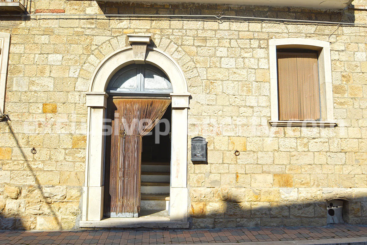 Traditional stone house with characteristic details for sale in Molise - Italy