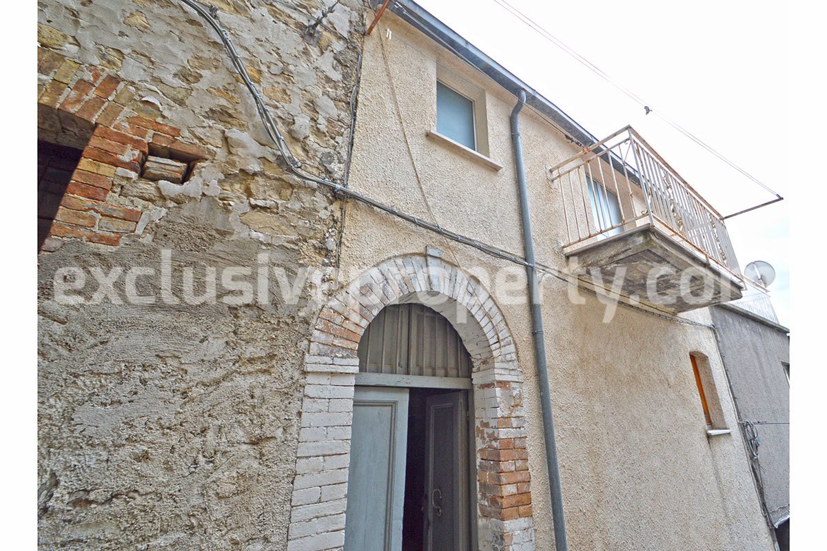 Habitable house with panoramic views over the valley for sale i Italy 3