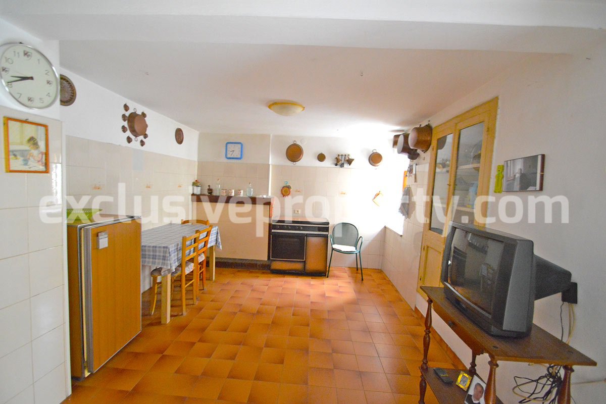 Habitable house with panoramic views over the valley for sale i Italy 5