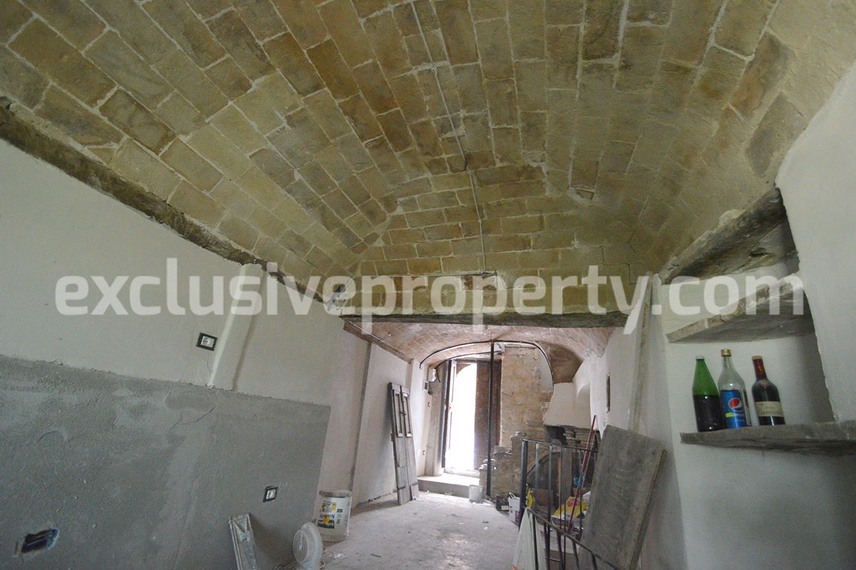 Stone house partially restored with panoramic garden for sale in Archi - Abruzzo