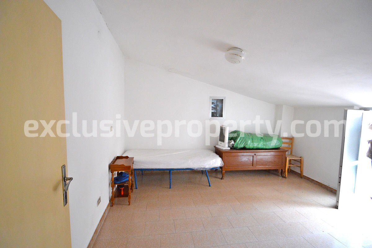 Habitable house with panoramic views over the valley for sale i Italy 16