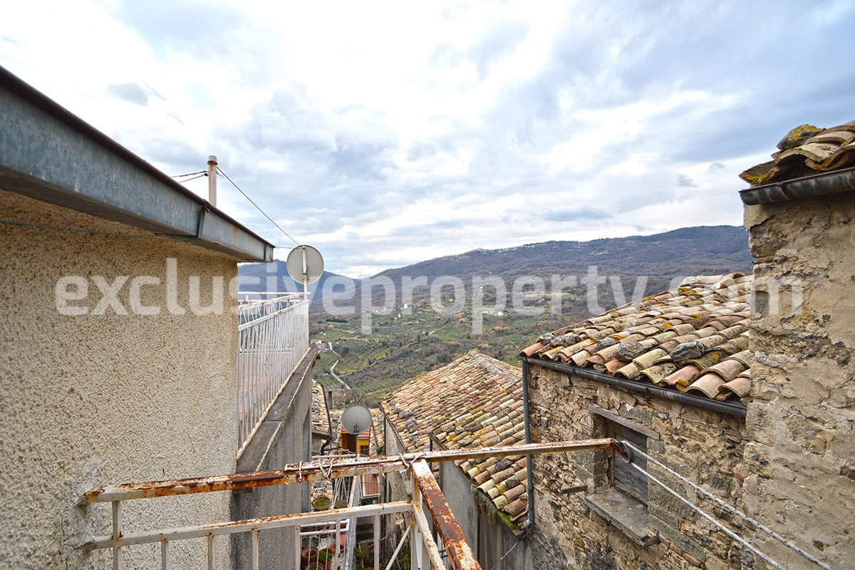 Habitable house with panoramic views over the valley for sale i Italy 18