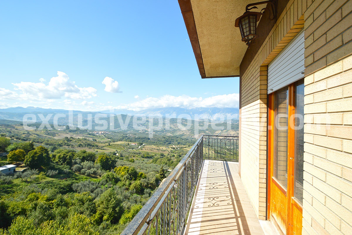 Spacious house with land for sale in the Abruzzo hills halfway between sea 16