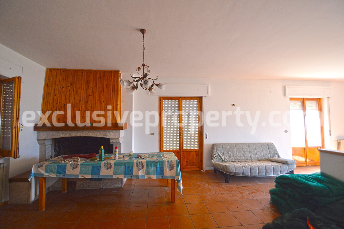 Spacious house with land for sale in the Abruzzo hills halfway between sea