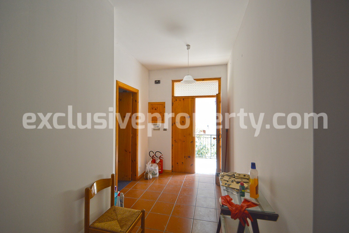 Spacious house with land for sale in the Abruzzo hills halfway between sea 30