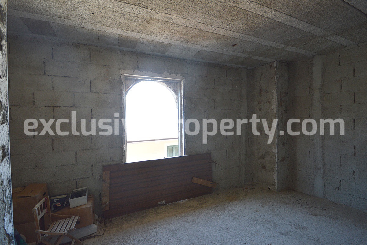 Partially restored stone house to be completed for sale in Archi in Abruzzo 11