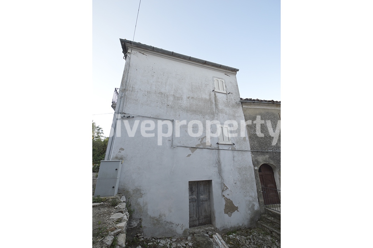 Stone country house semi-detached on three levels for sale in Archi - Abruzzo