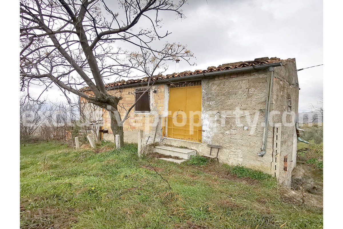 Country house for sale in Guilmi countryside on the Abruzzo hills 16