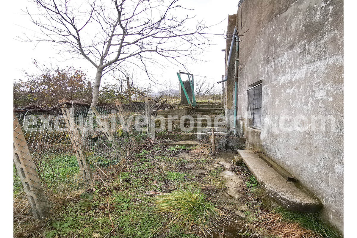 Country house for sale in Guilmi countryside on the Abruzzo hills 8