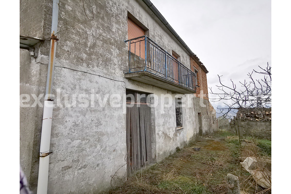 Country house for sale in Guilmi countryside on the Abruzzo hills 3