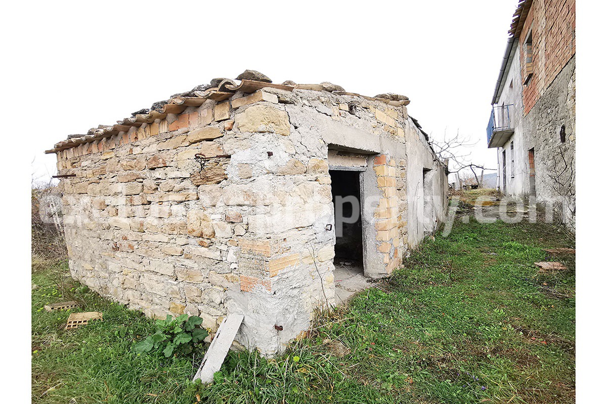 Country house for sale in Guilmi countryside on the Abruzzo hills 14