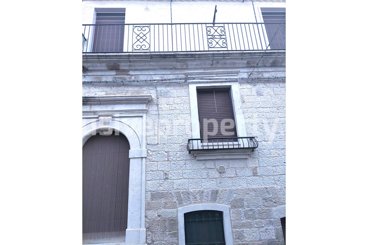 Property built completely in stone with ancient marble details for sale in Molise 6