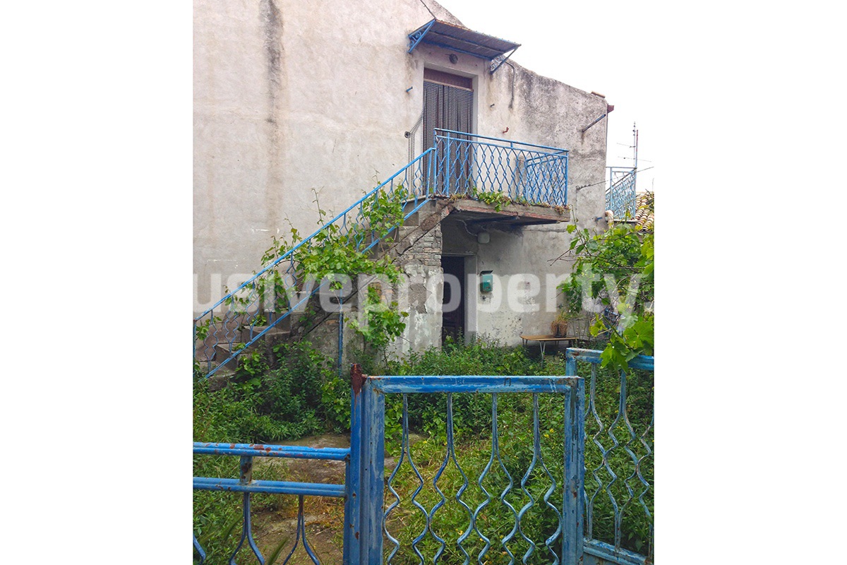 Large character property with garden sea view and garage for sale in Abruzzo 3