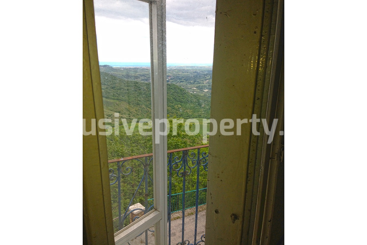 Large character property with garden sea view and garage for sale in Abruzzo 11