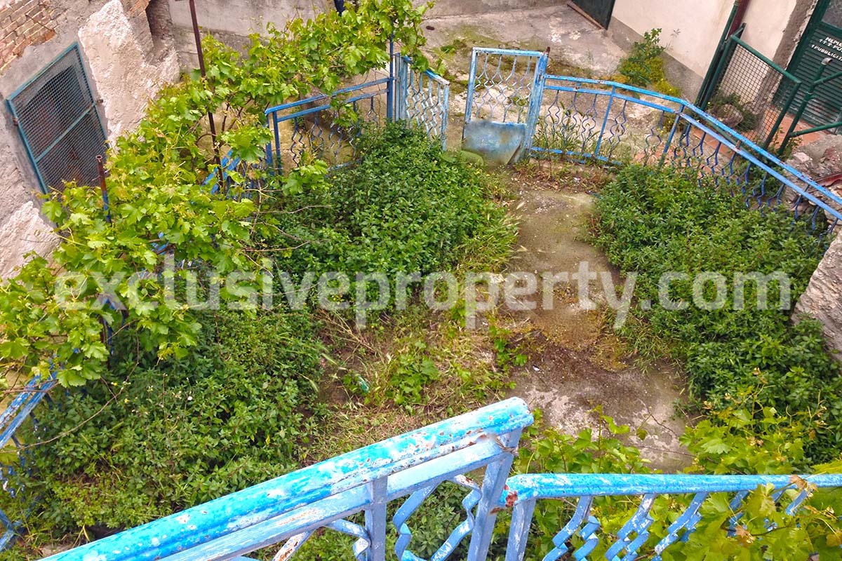 Large character property with garden sea view and garage for sale in Abruzzo 4