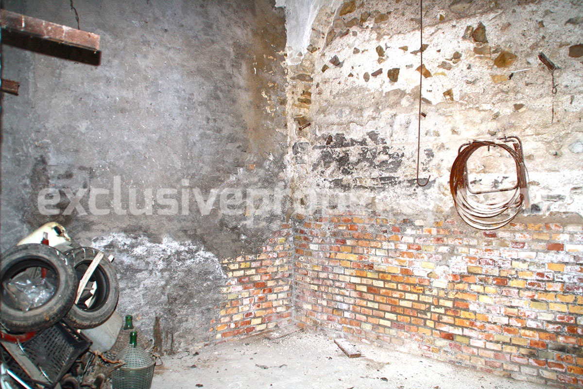Large character property with garden sea view and garage for sale in Abruzzo 23
