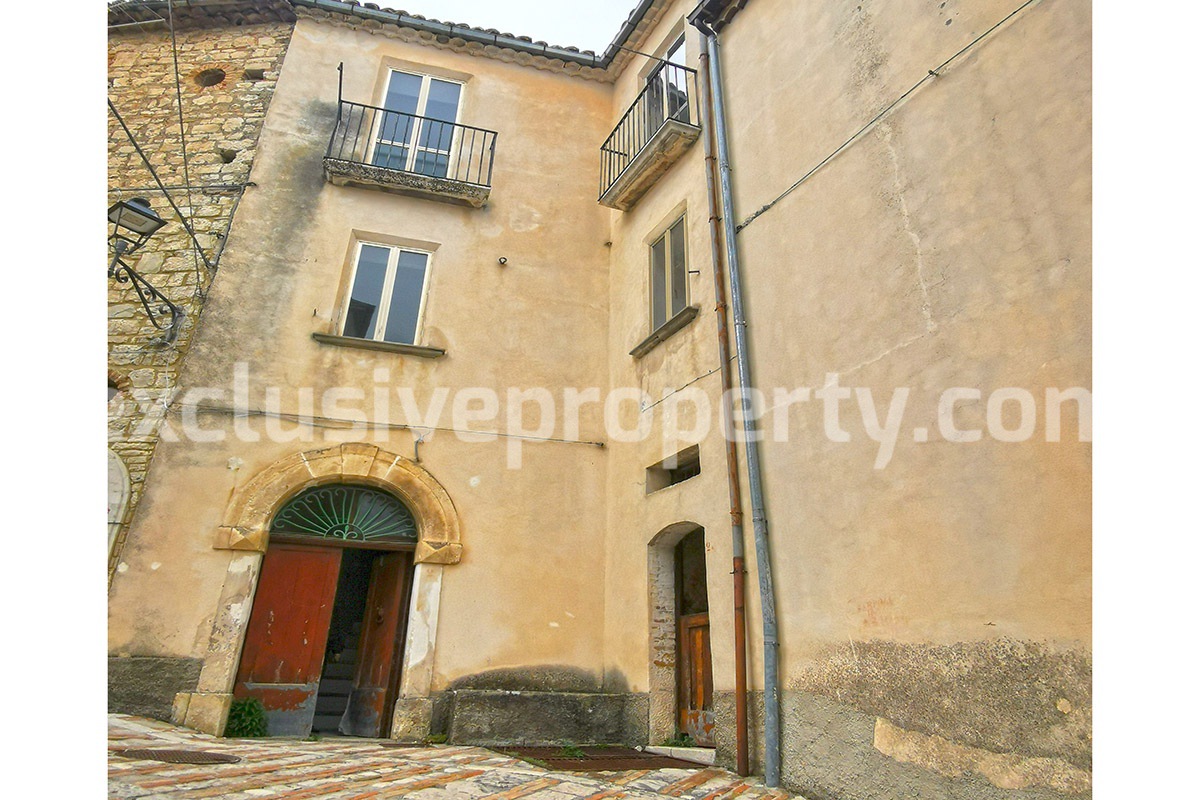 Stone building back the end of the 19th century with barrel vaults for sale in Italy 2