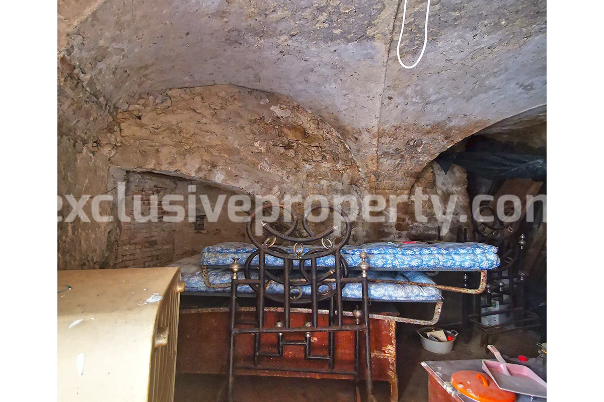 Stone building back the end of the 19th century with barrel vaults for sale in Italy 31