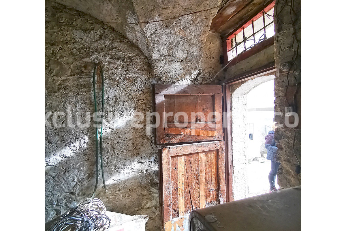 Stone building back the end of the 19th century with barrel vaults for sale in Italy 34