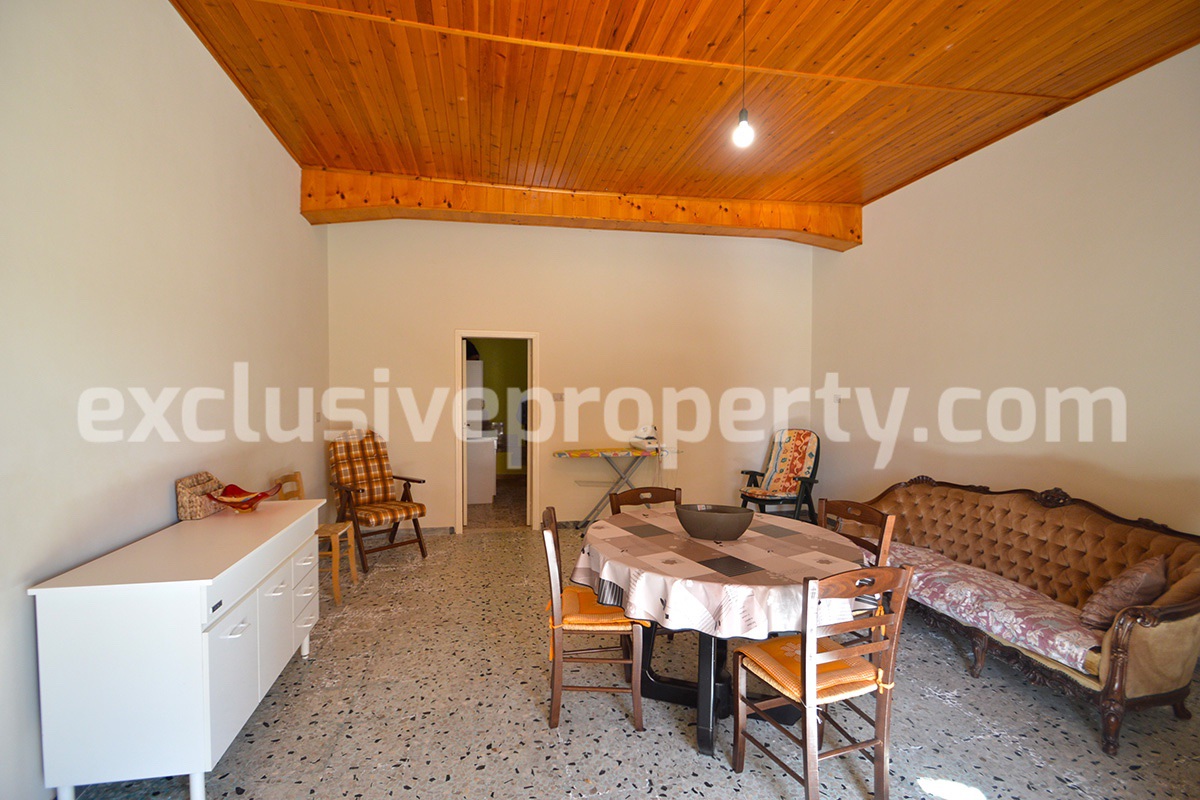 Three-storey house with front and side outdoor space for sale in Molise 6