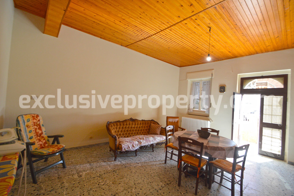 Three-storey house with front and side outdoor space for sale in Molise 7