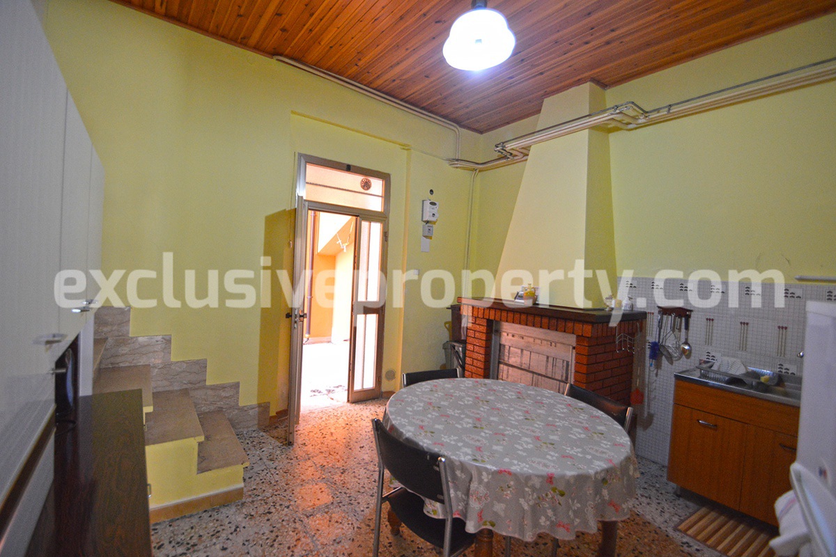Three-storey house with front and side outdoor space for sale in Molise 10