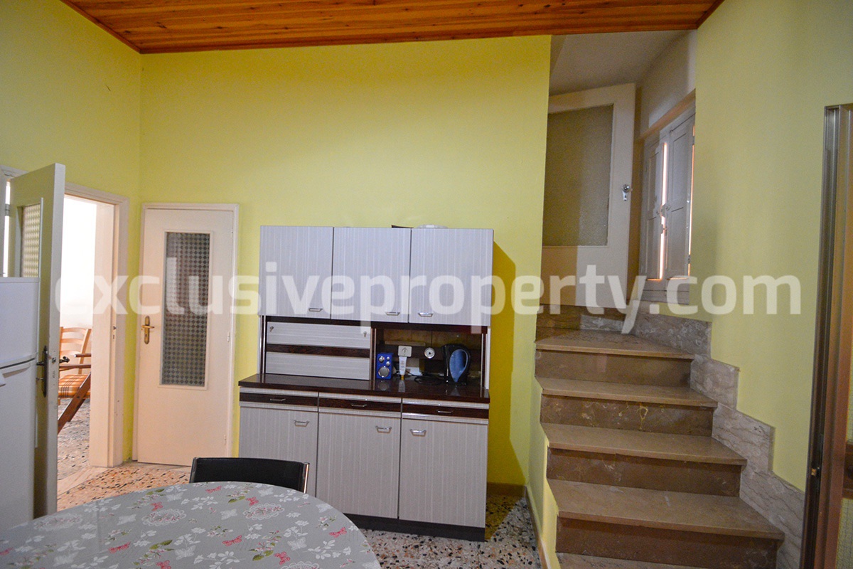 Three-storey house with front and side outdoor space for sale in Molise 15