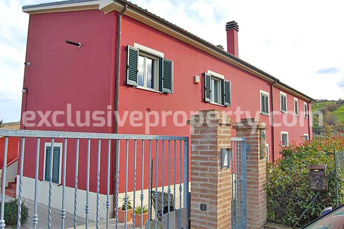 Large habitable villa with land for sale in Atri Abruzzo 2