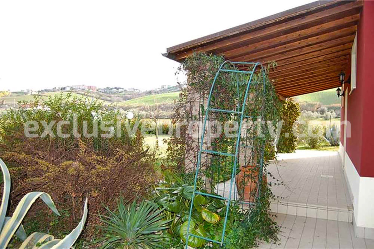 Large habitable villa with land for sale in Atri Abruzzo 3