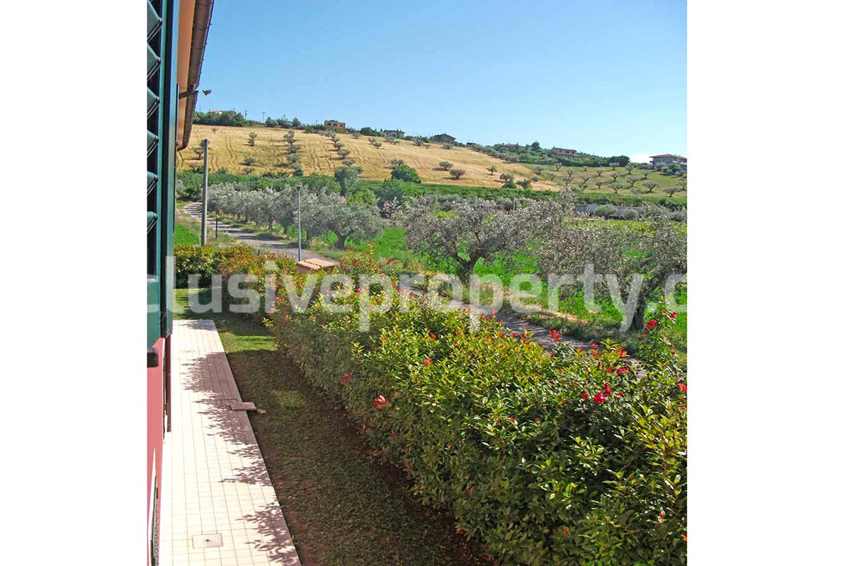 Large habitable villa with land for sale in Atri Abruzzo
