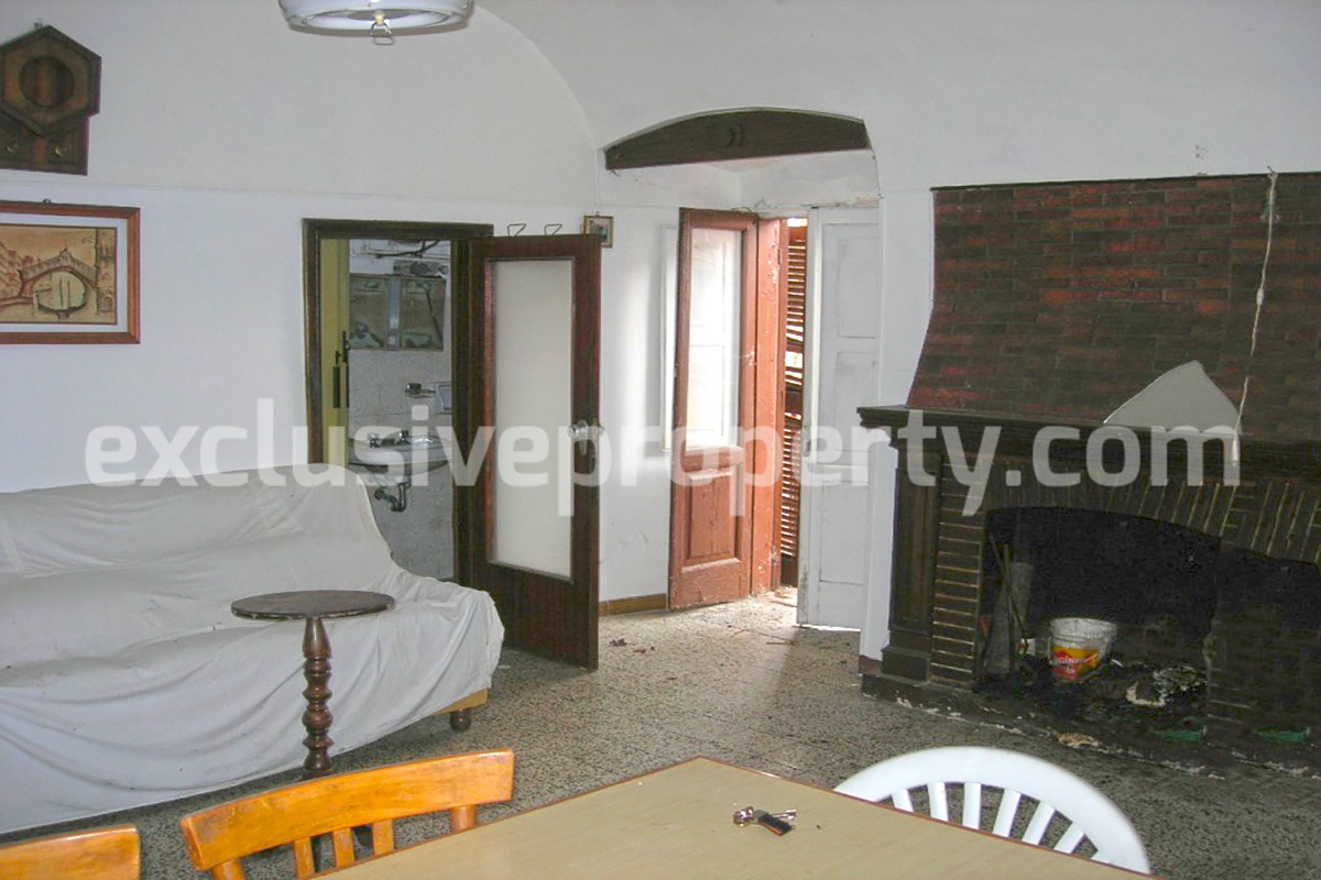 Property with arbor for sale in Italy - Abruzzo - Village Bomba 9