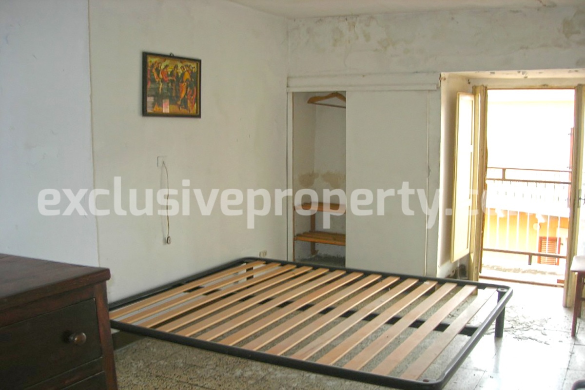 Property with arbor for sale in Italy - Abruzzo - Village Bomba 15