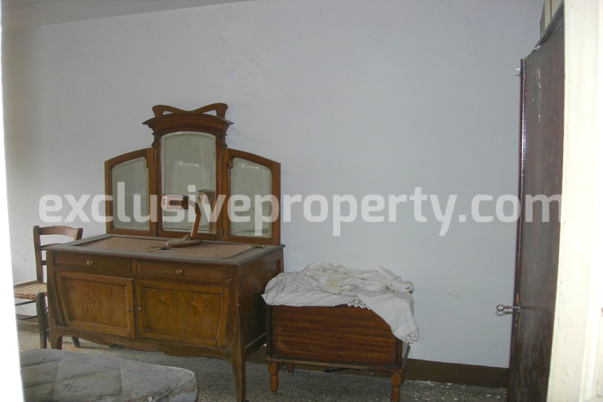 Property with arbor for sale in Italy - Abruzzo - Village Bomba 16
