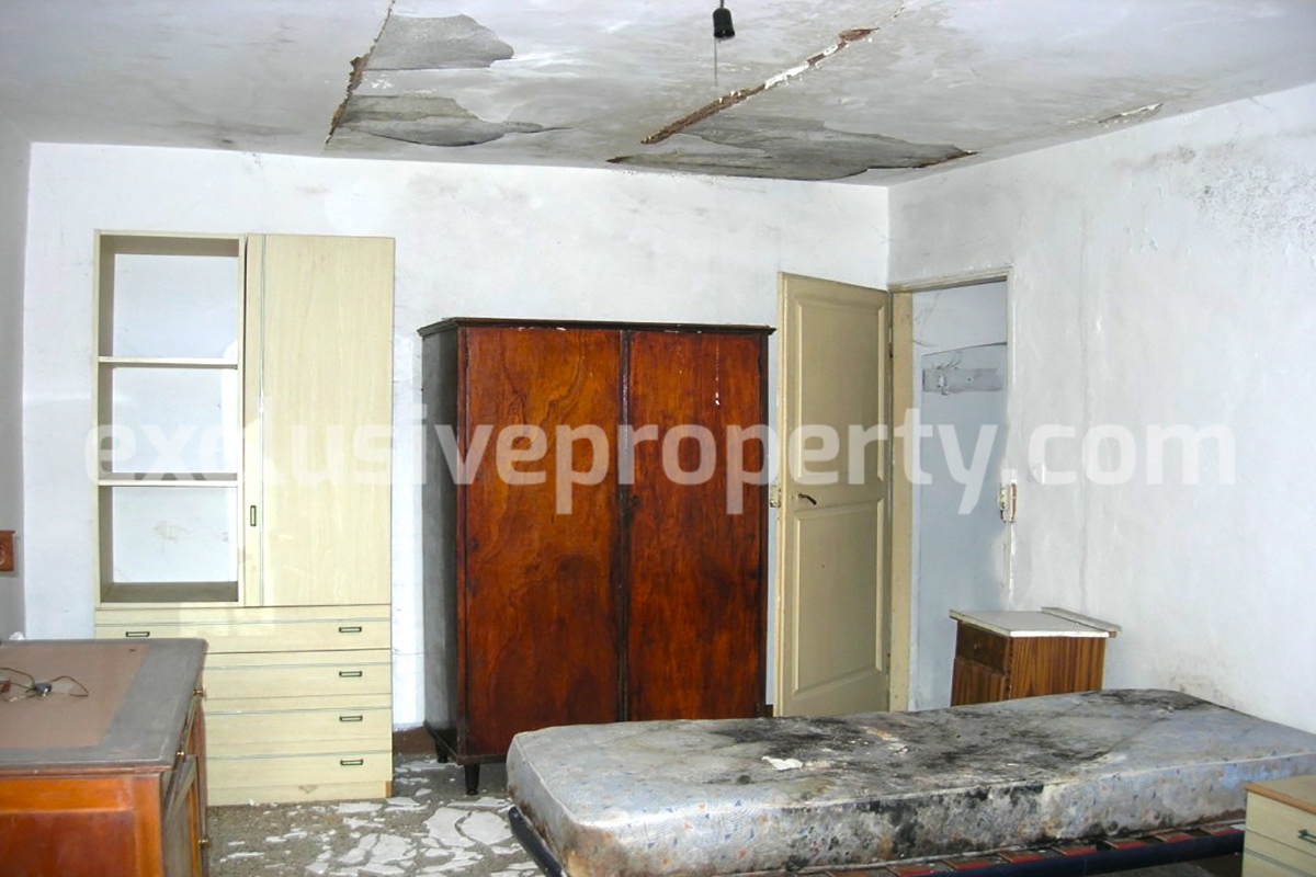 Property with arbor for sale in Italy - Abruzzo - Village Bomba 18