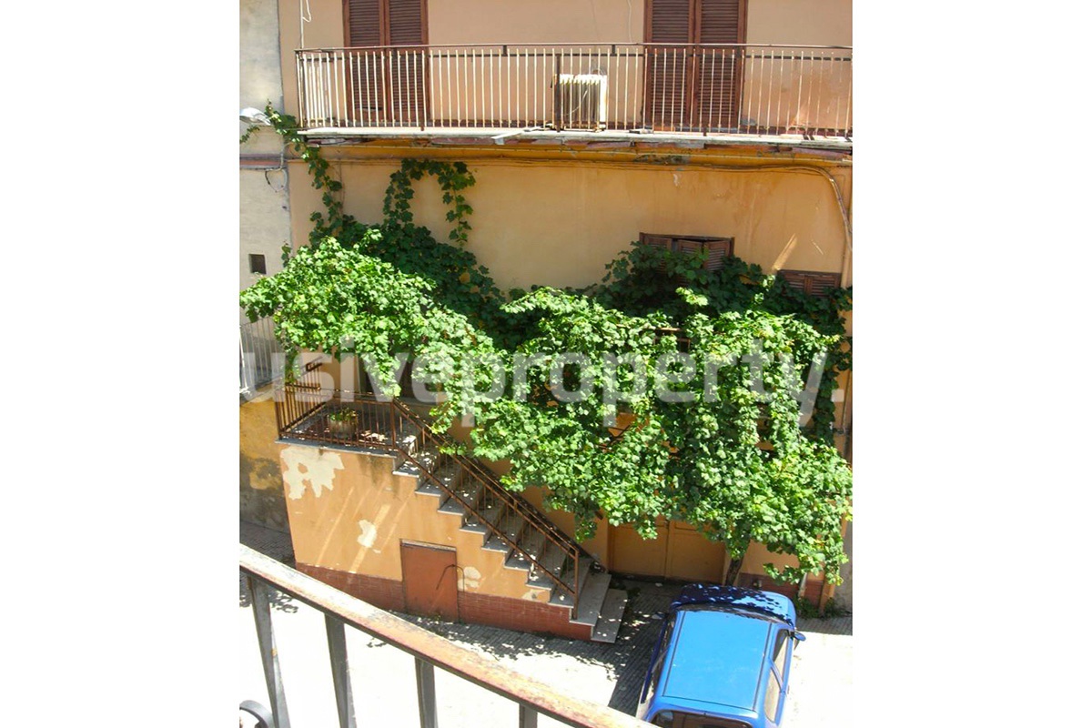 Property with arbor for sale in Italy - Abruzzo - Village Bomba 2