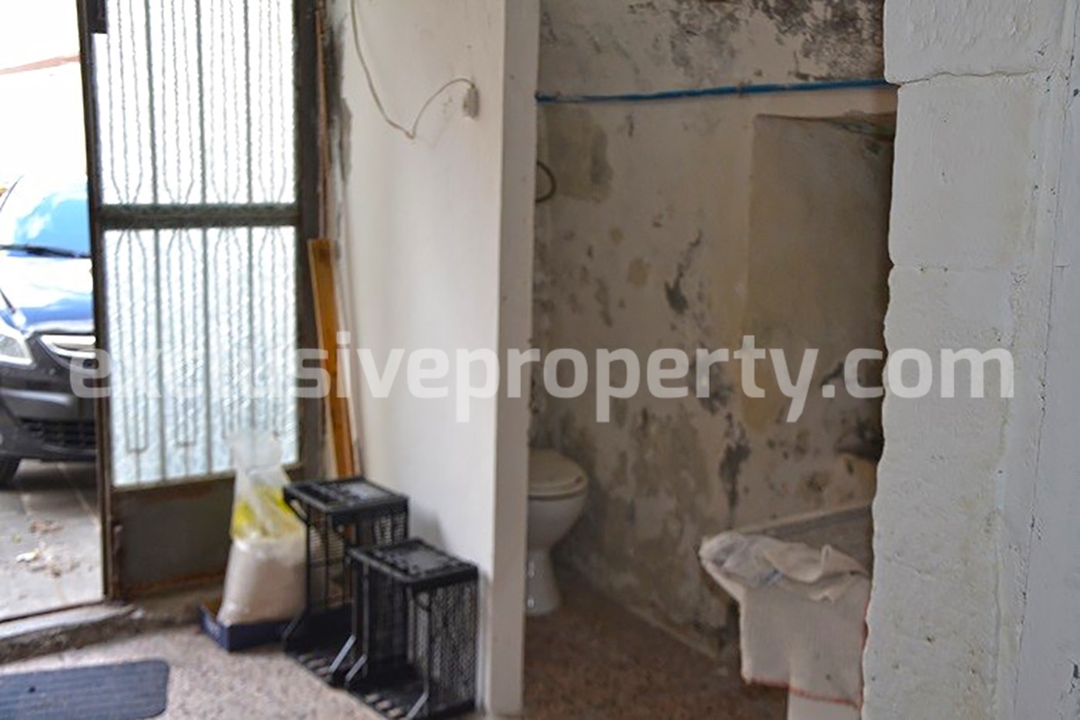 Property renovated in rustic style with small terrace for sale in Abruzzo 13