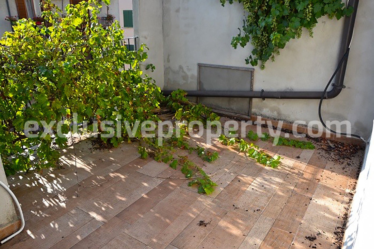 Property renovated in rustic style with small terrace for sale in Abruzzo 11