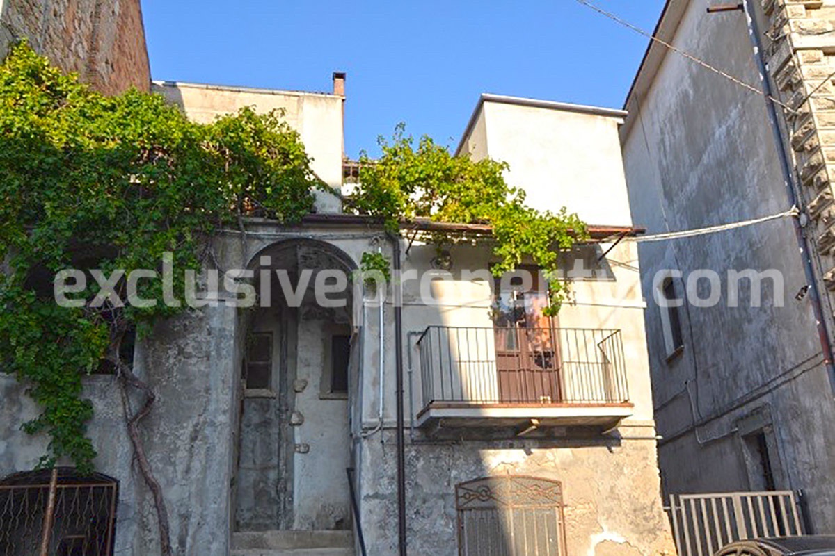 Property renovated in rustic style with small terrace for sale in Abruzzo 14