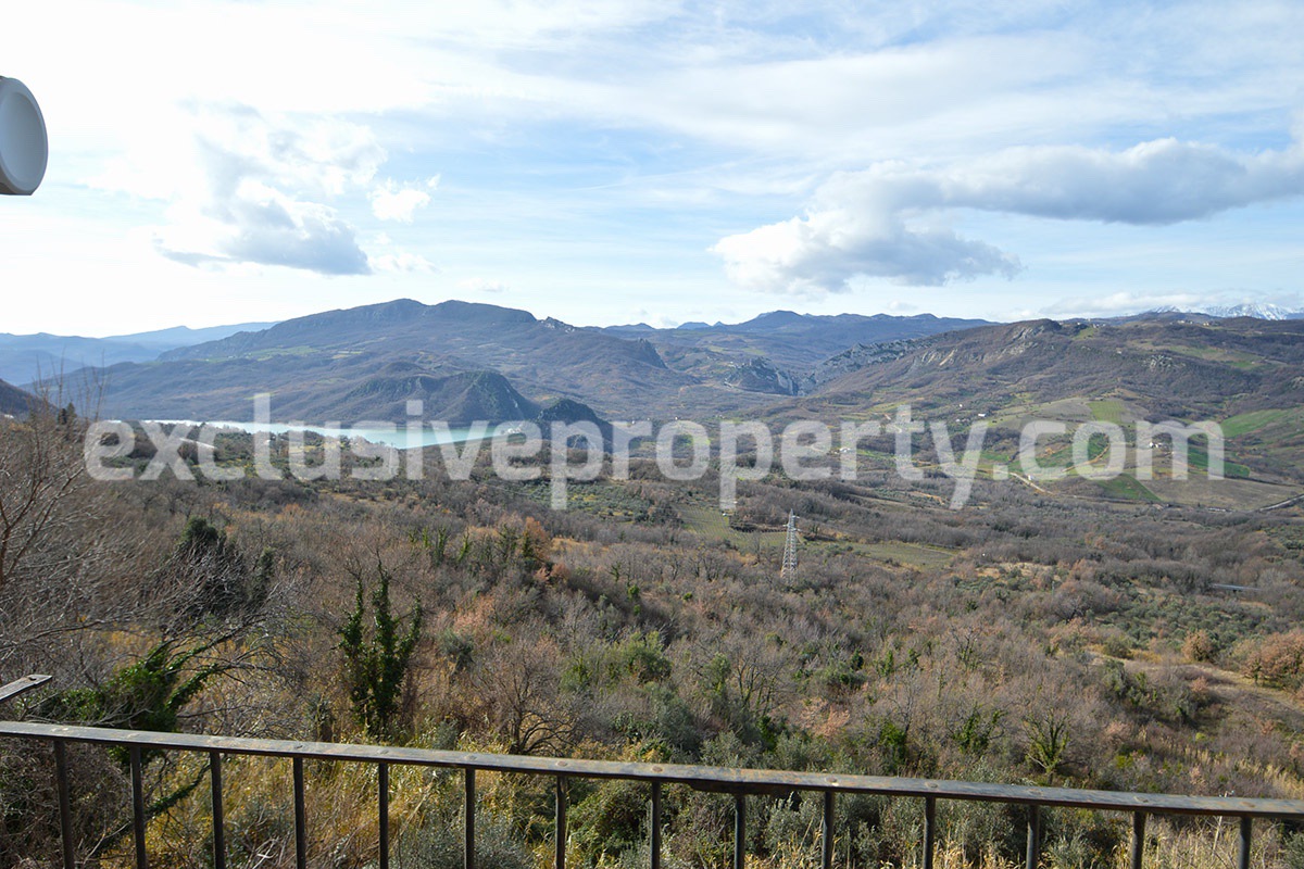 Property on one floor to be restored with lake view in Abruzzo