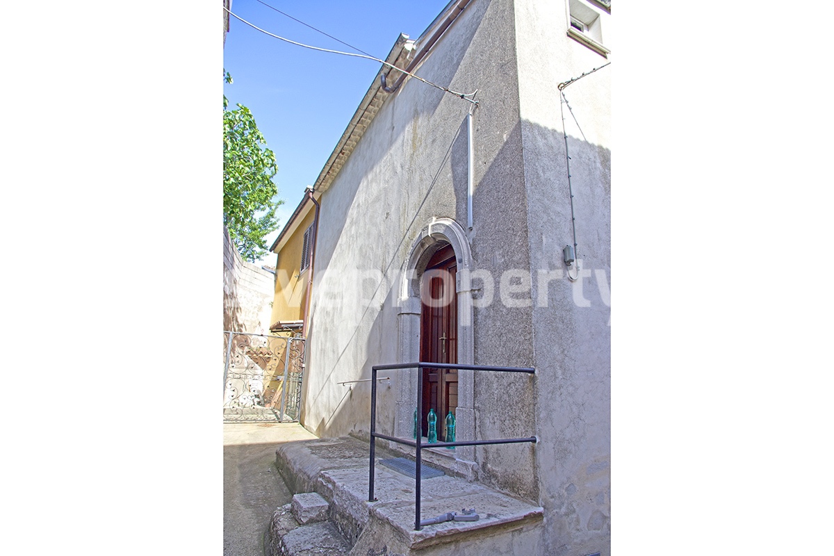 House to renovate in a very characteristic Molise village - Italy