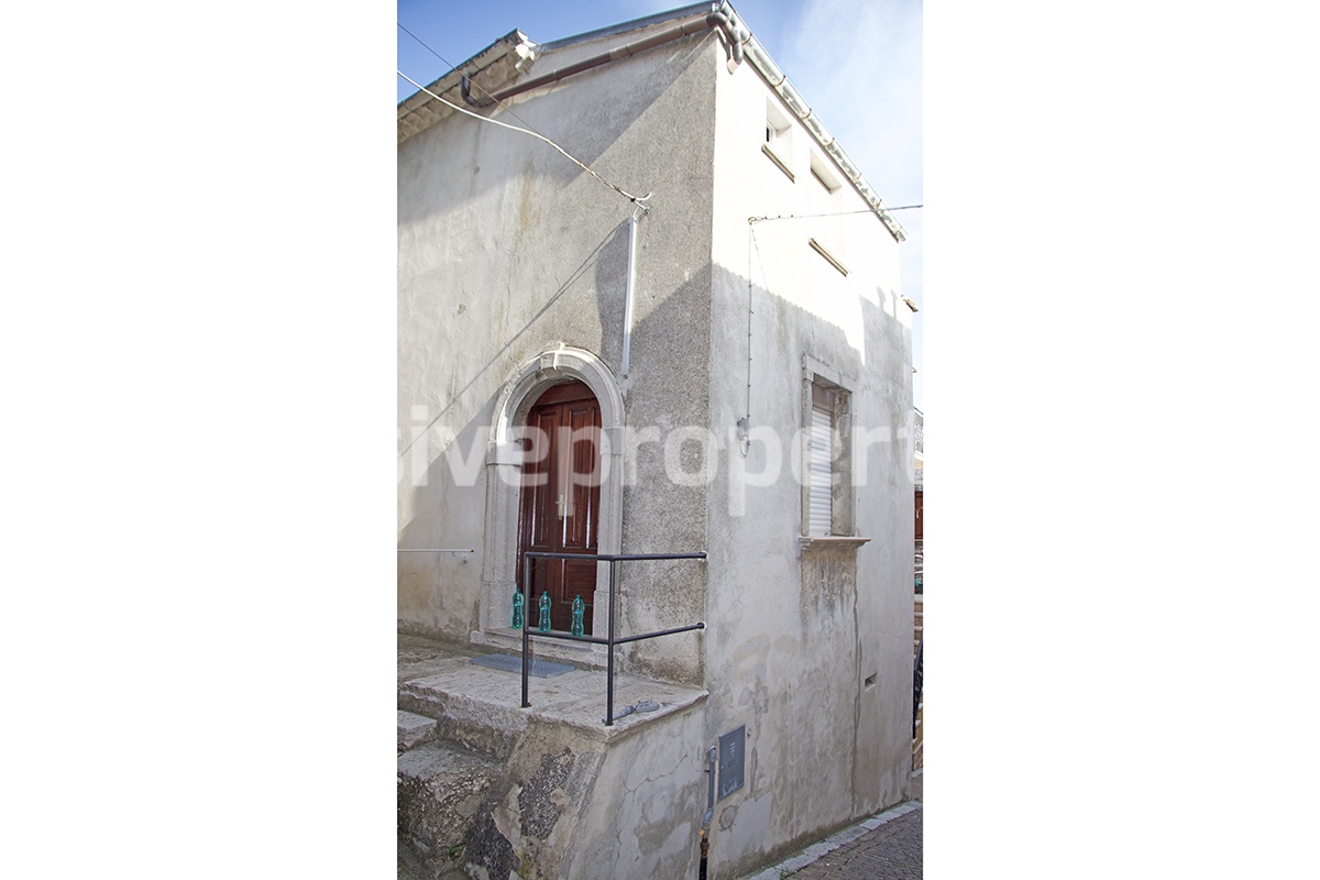 House to renovate in a very characteristic Molise village - Italy