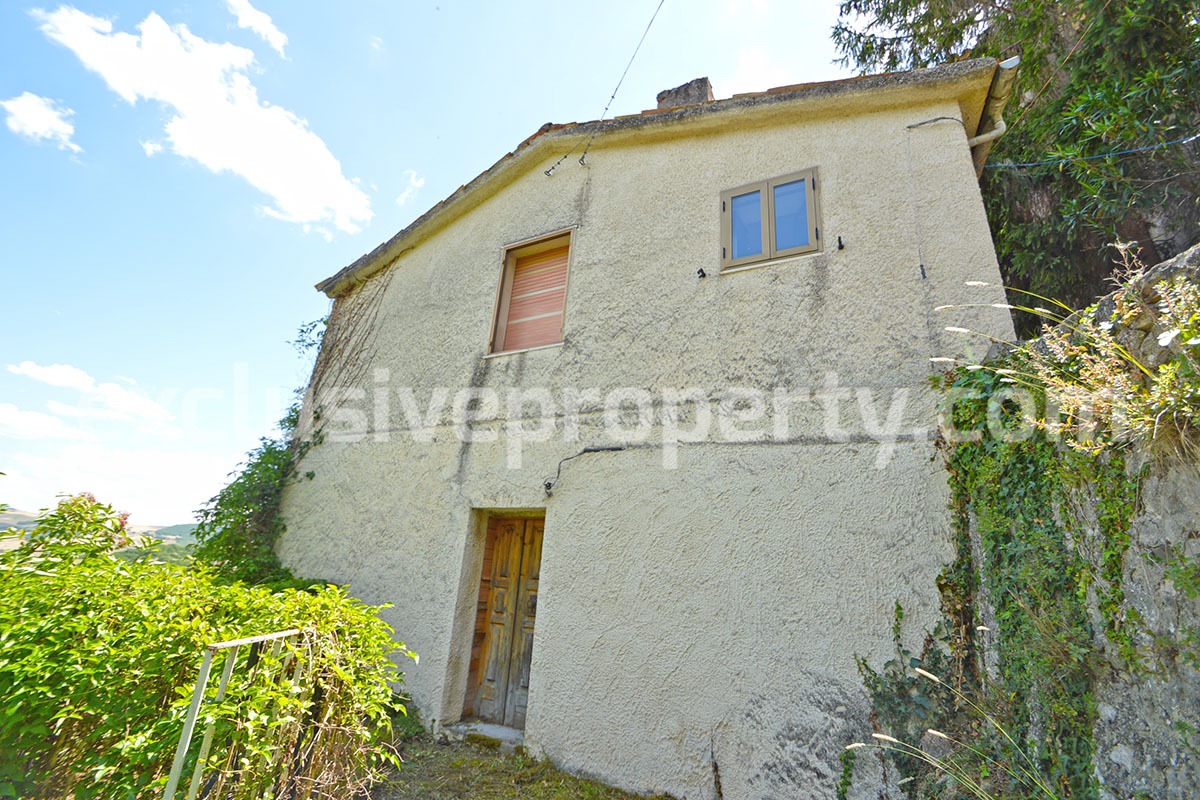 Habitable house with hill view for sale in Molise - Bagnoli del Trigno