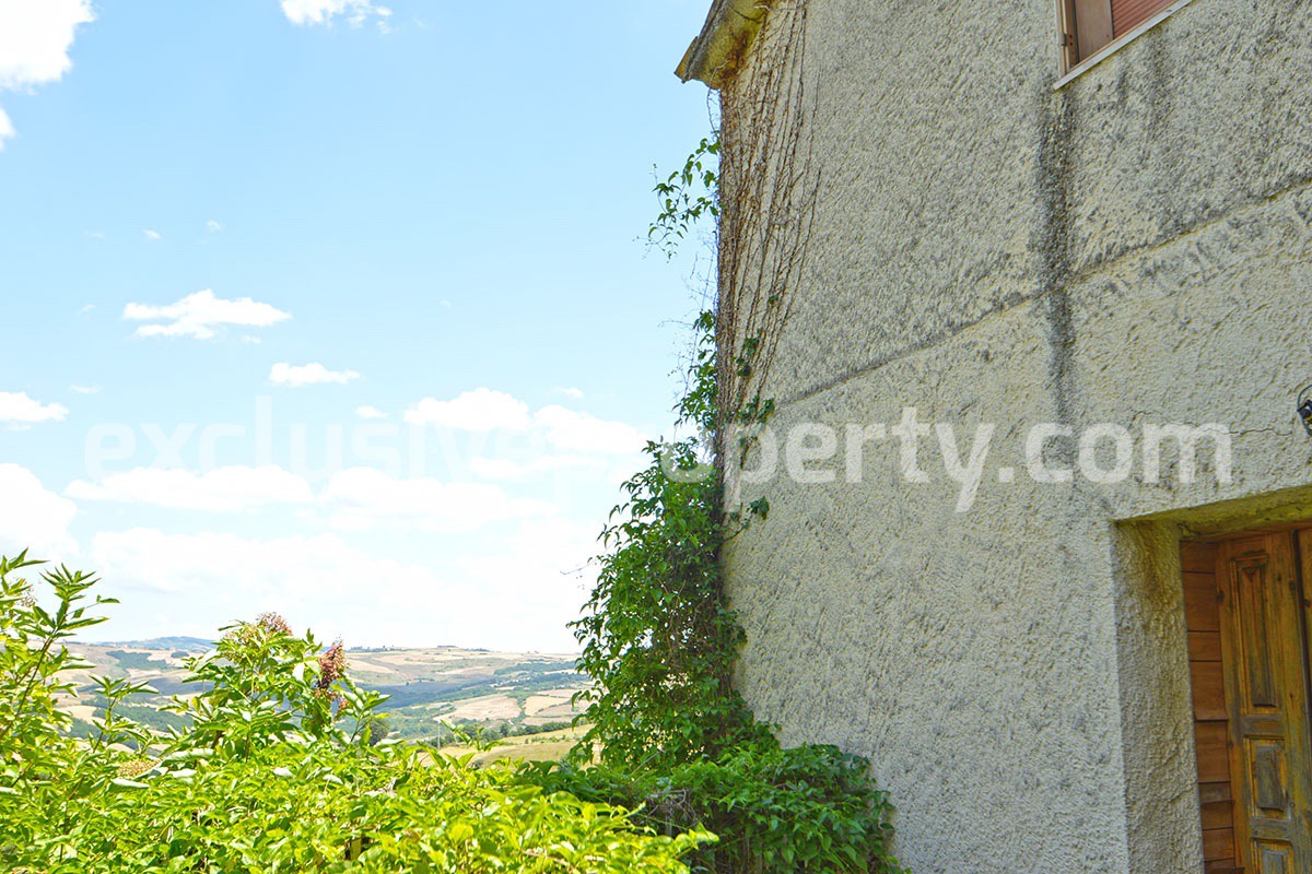 Habitable house with hill view for sale in Molise - Bagnoli del Trigno 15
